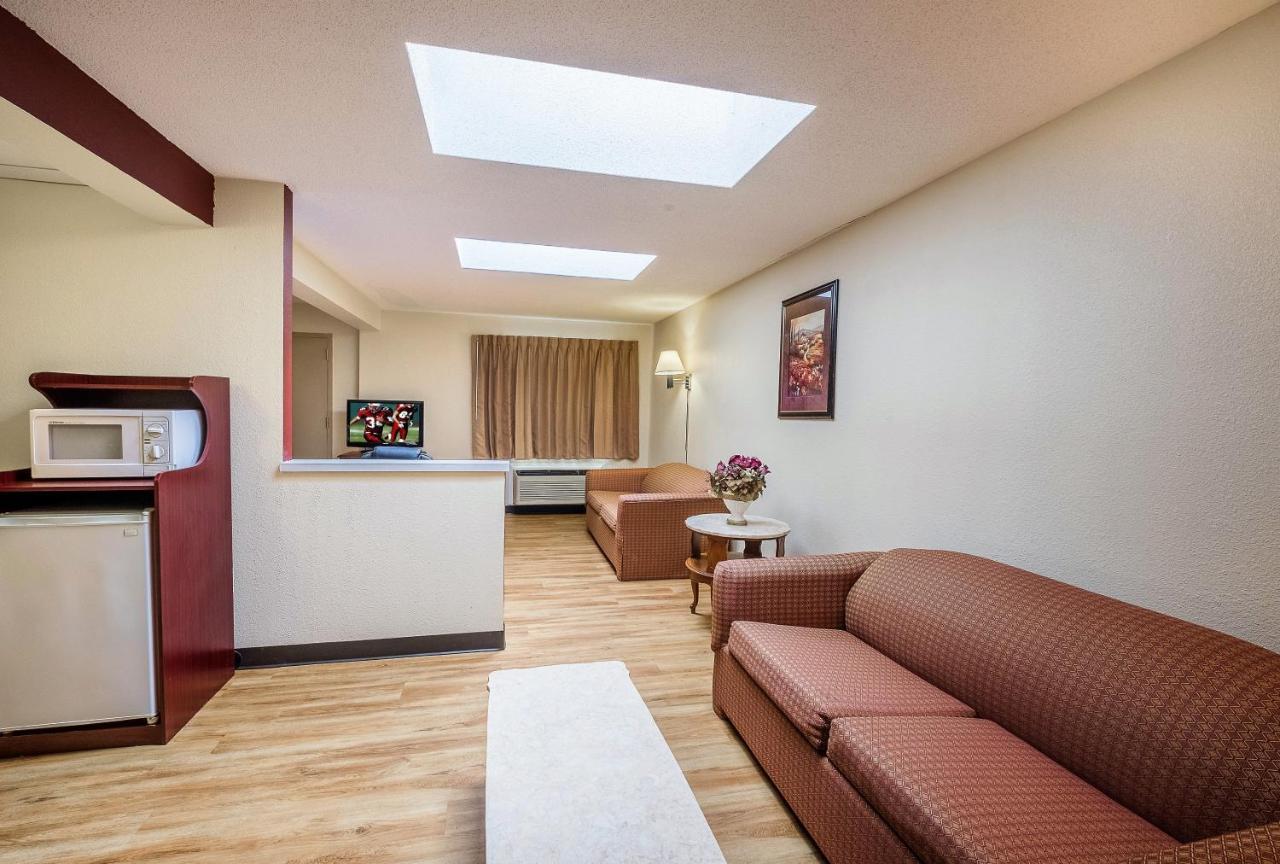 Red Roof Hartford - Motel 2*
